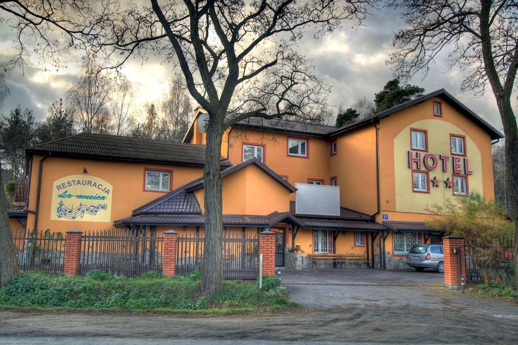 Hotel La-Musica Piaseczno  Eksteriør billede